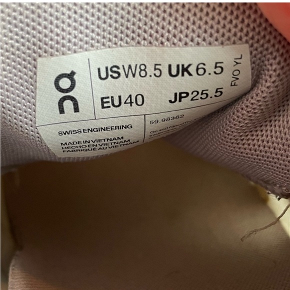 On Cloud running shoes - Picture 10 of 10